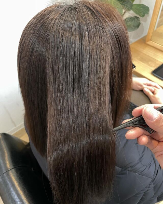 明日キャンセルが出たので、
2時間メニュー1枠空きが出ました🙇‍♂️
ご予約希望の方はご連絡ください🙇‍♂️

canvasのスタンダードな矯正の仕上がりです♪

これからの時期矯正のお客様も増えて来ています😊

現在Canvasでは一緒に働いてくれる仲間を募集しております。
正社員スタイリスト、パートスタイリスト、パートアシスタント、幹部候補を随時募集中です。
働き方などは出来るだけ柔軟に合わせて行きたいと思っております。
興味ある方はお気軽にお問い合わせ下さいませ！！
・
・
・
・
 #恵庭美容室#千歳美容室#北広島美容室#恵庭 #千歳#北広島#長沼
#テラカラー#白髪を活かすハイライト#大人世代のハイライト
#ラッシュリフト#ヴィラロドラ
#デジタルパーマがオススメのサロン
#marrb#縮毛矯正が得意なサロン#スロウ#ヘッドスパ#髪質改善ストレート#アンチエイジング #アディクシーカラー#髪質改善#ヘアケアサロン#ウルティアトリートメント#脱白髪染め#ヘアエステ

#サロンモデル募集中#スタッフ募集中#tokikata
・

・
恵庭市の美容室Canvasです✂︎
ヘアケア、パーマスタイルや縮毛矯正が特にオススメのサロンです♩
ご予約はHP、LINEからも受付可能
★お気軽にお問い合わせください★
不定休/☎︎0123-25-9993
📍アクセス***恵み野駅徒歩10分。
モスバーガーとしまむらの向い側です☺︎
代表/スタイリスト 前田