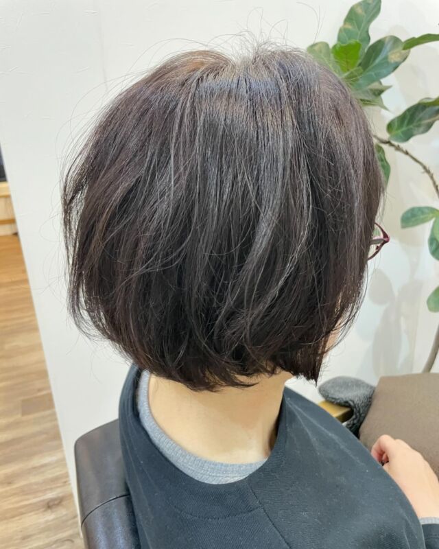 今週はカットのみでしたら空きがまだございます🙇‍♂️

今月は30日のみカラーやパーマ等もご予約可能です◎
お問い合わせ下さい♪

くせ毛を活かして、バッサリイメチェン😊
10年以上短くしてなかったみたいですが、お似合いでした♪

現在Canvasでは一緒に働いてくれる仲間を募集しております。
正社員スタイリスト、パートスタイリスト、パートアシスタント、幹部候補を随時募集中です。
働き方などは出来るだけ柔軟に合わせて行きたいと思っております。
興味ある方はお気軽にお問い合わせ下さいませ！！
・
・
・
・
 #恵庭美容室#千歳美容室#北広島美容室#恵庭 #千歳#北広島#長沼
#テラカラー#白髪を活かすハイライト#大人世代のハイライト
#ラッシュリフト#ヴィラロドラ
#デジタルパーマがオススメのサロン
#marrb#縮毛矯正が得意なサロン#スロウ#ヘッドスパ#髪質改善ストレート#アンチエイジング #アディクシーカラー#髪質改善#ヘアケアサロン#ウルティアトリートメント#脱白髪染め#ヘアエステ

#サロンモデル募集中#スタッフ募集中#tokikata
・

・
恵庭市の美容室Canvasです✂︎
ヘアケア、パーマスタイルや縮毛矯正が特にオススメのサロンです♩
ご予約はHP、LINEからも受付可能
★お気軽にお問い合わせください★
不定休/☎︎0123-25-9993
📍アクセス***恵み野駅徒歩10分。
モスバーガーとしまむらの向い側です☺︎
代表/スタイリスト 前田